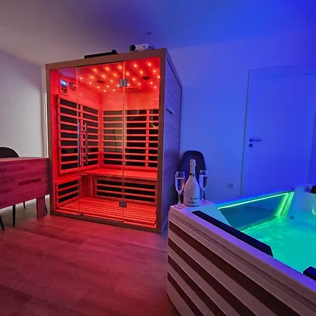 Spa, Jacuzzi & Sauna *