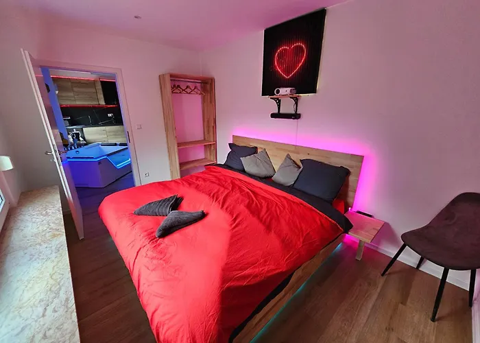 Spa, Jacuzzi & Sauna アパート *