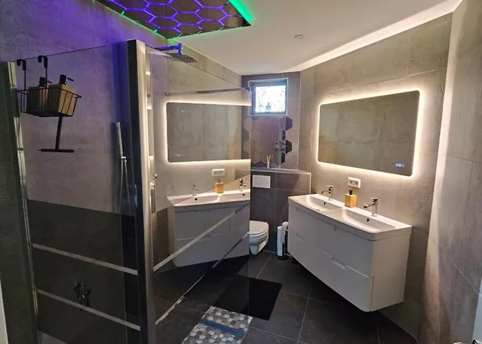 Spa, Jacuzzi & Sauna *