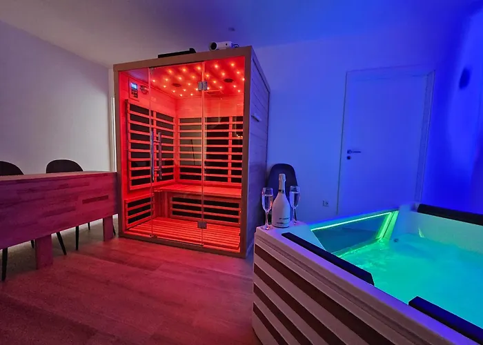 Spa, Jacuzzi & Sauna *